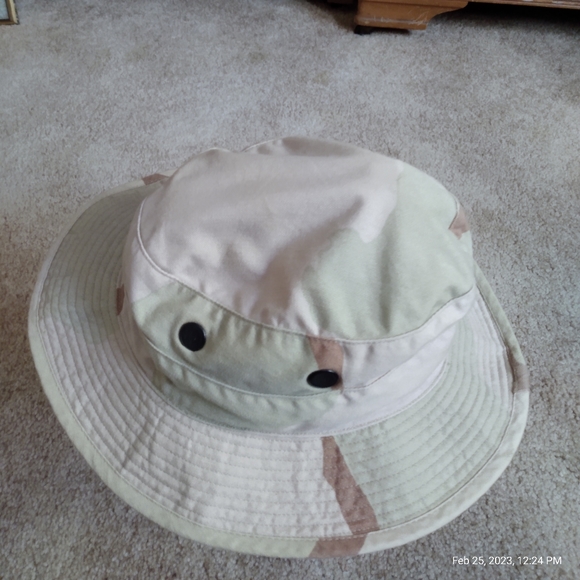Camo hat - Picture 1 of 4